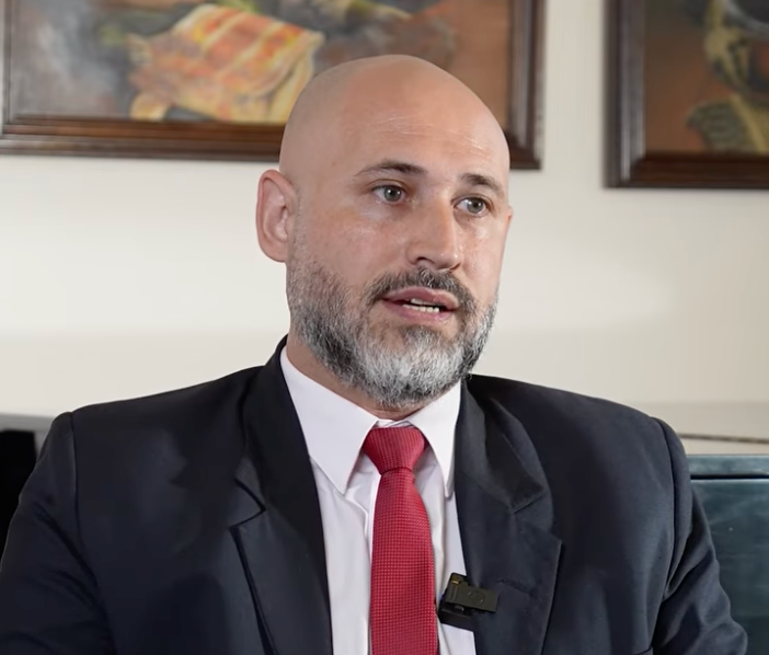 oscar-ezquivel-hassan